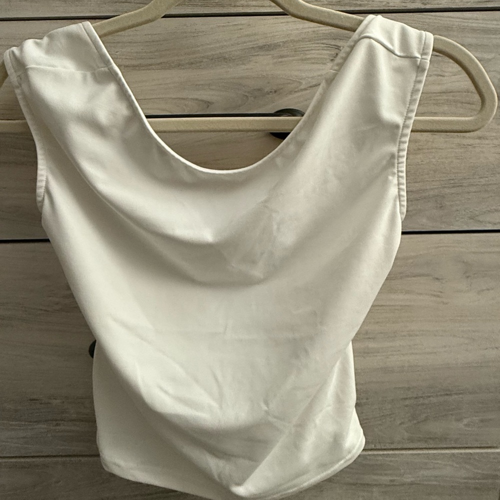 Chic White Sleeveless Tank Top